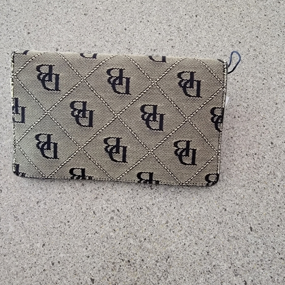 Dooney & Bourke wristlet wallet - Picture 5 of 10